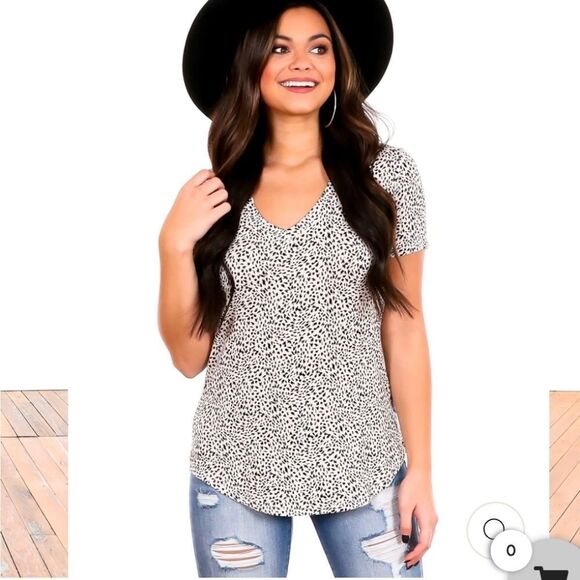NWOT Athleta Leopard Print Breezy Scoop V-Neck Oversized Tee Tshirt Size Small - Picture 1 of 13